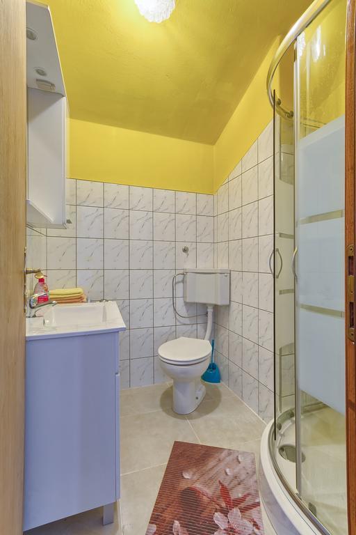 Apartment Ljiljana *