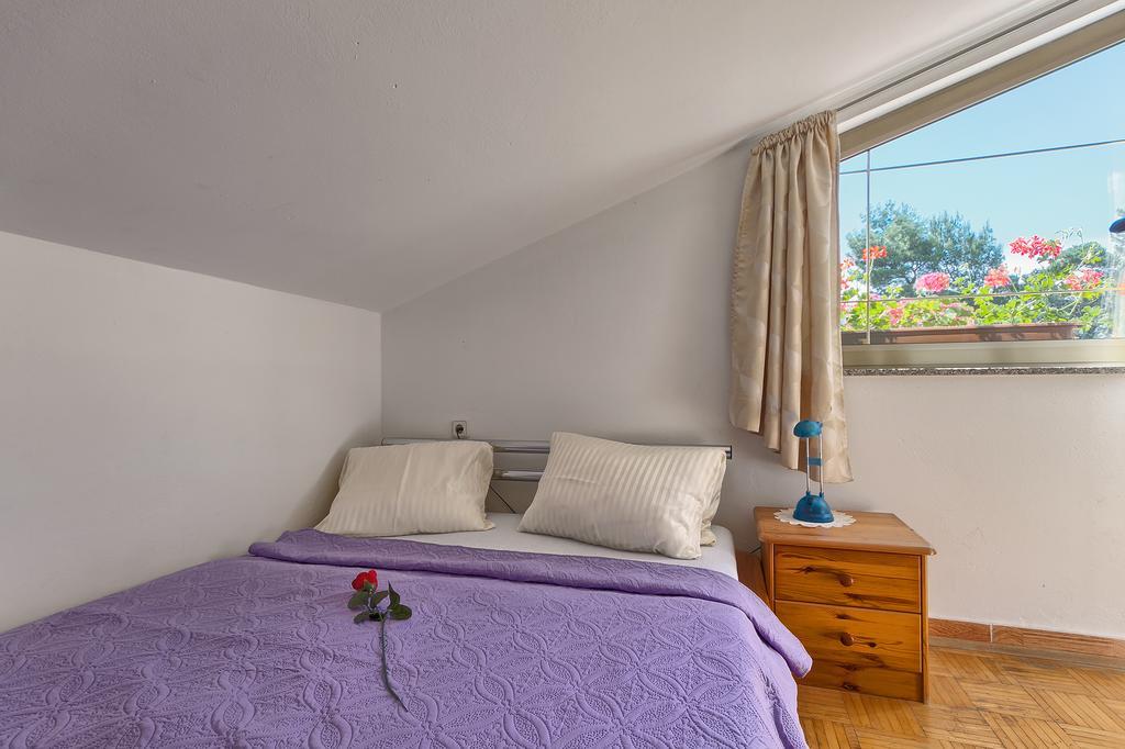 Apartment Ljiljana *