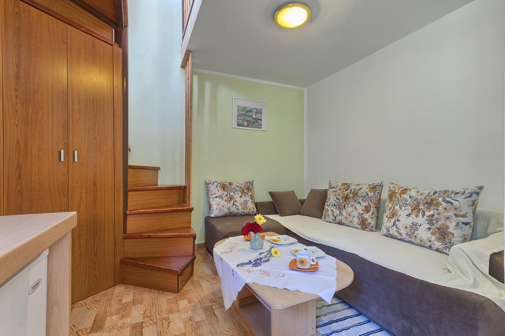 Apartment Ljiljana *