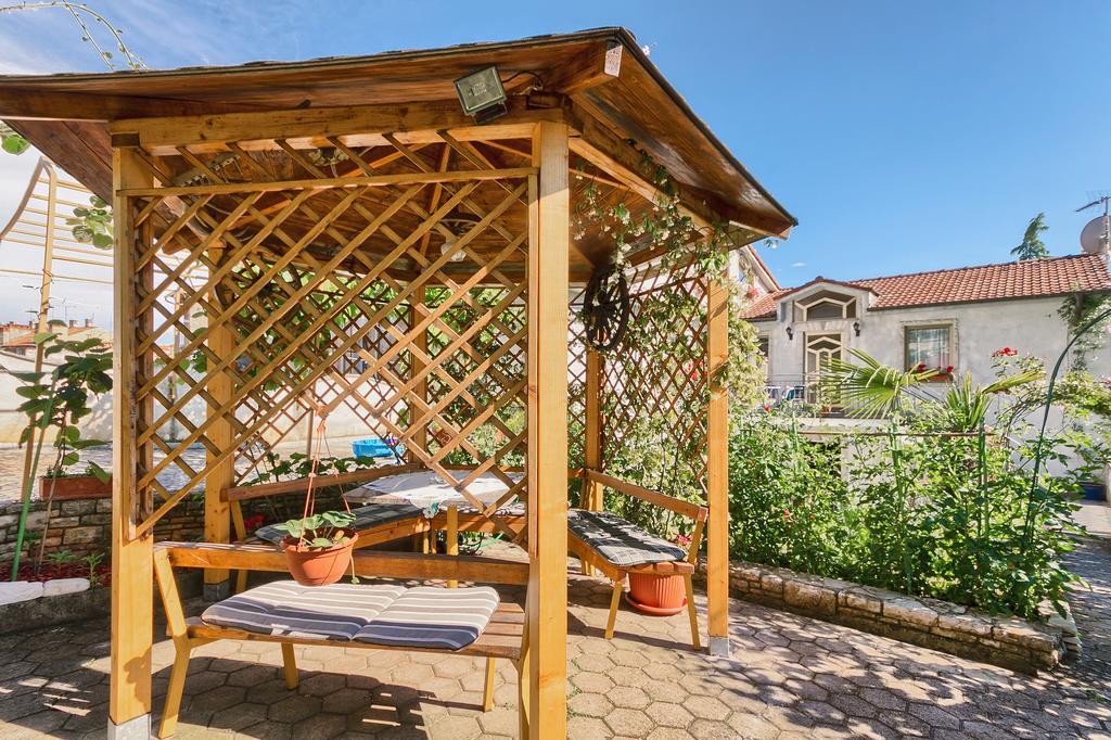 Apartment Ljiljana *